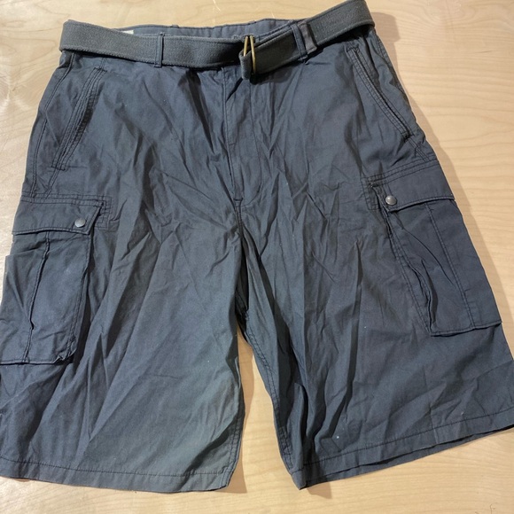 Levi Strauss Cargo Style Shorts with Canvas Belt size 38 (BK) - Picture 3 of 12
